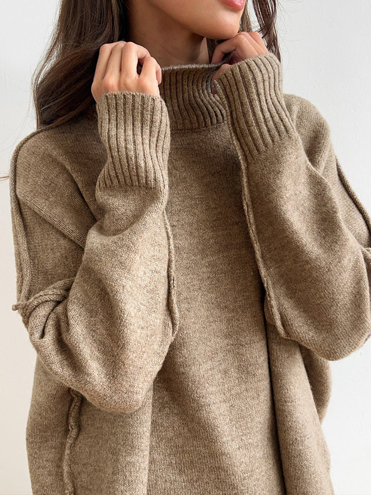 Single-colored turtleneck knitted pants set