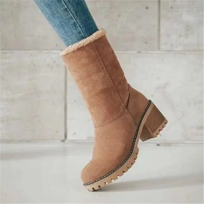 Mid-height wool boots