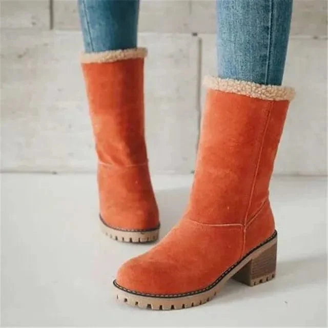 Mid-height wool boots